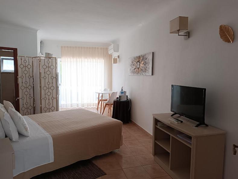 Studio Double Bed,1400340902:JPEG