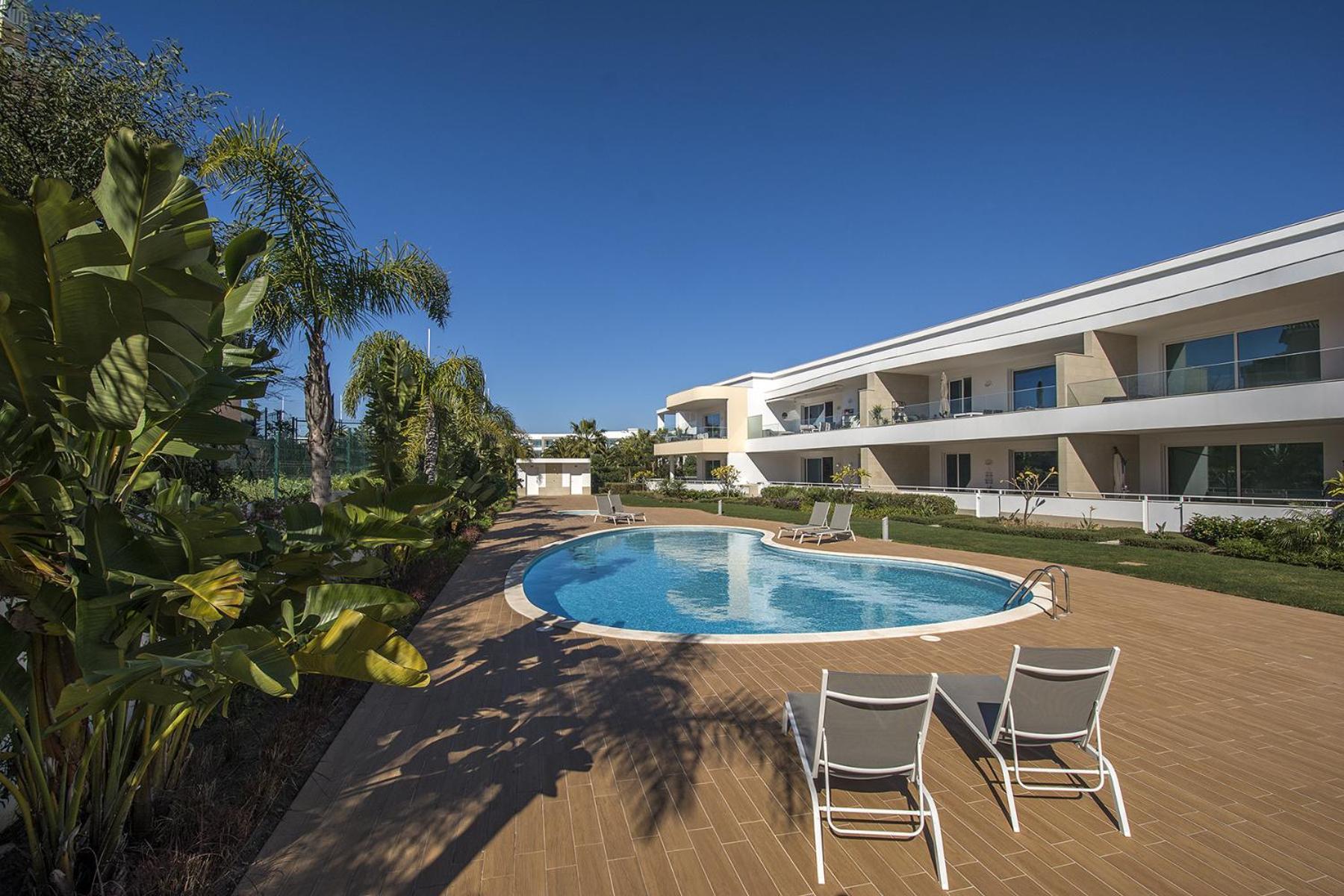 Apartment mit Poolblick