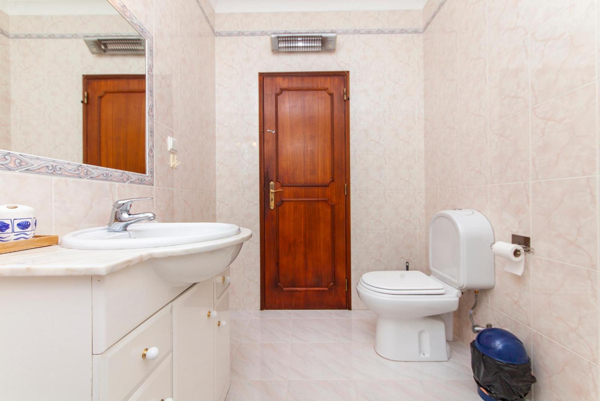 Twin Room Private External Bathroom