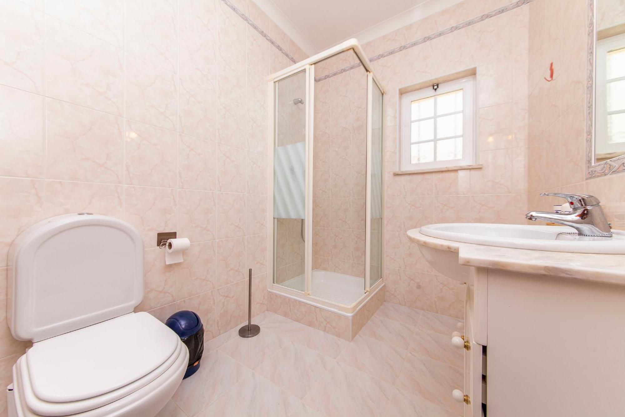 Twin Room Private External Bathroom