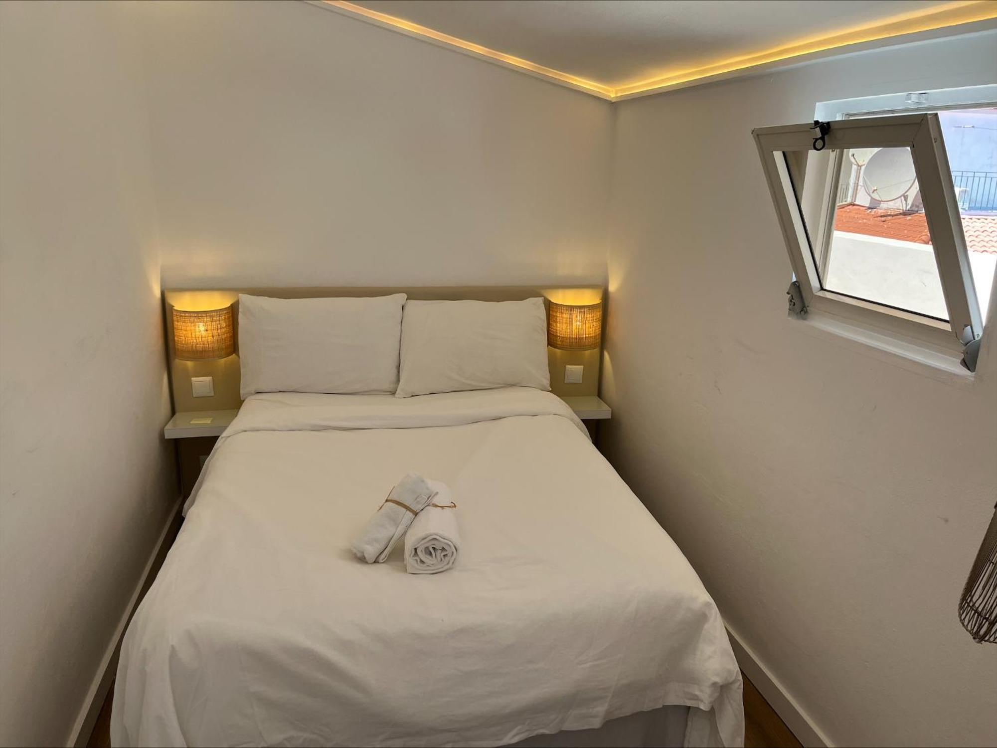 Twin Room,1611117837:JPEG