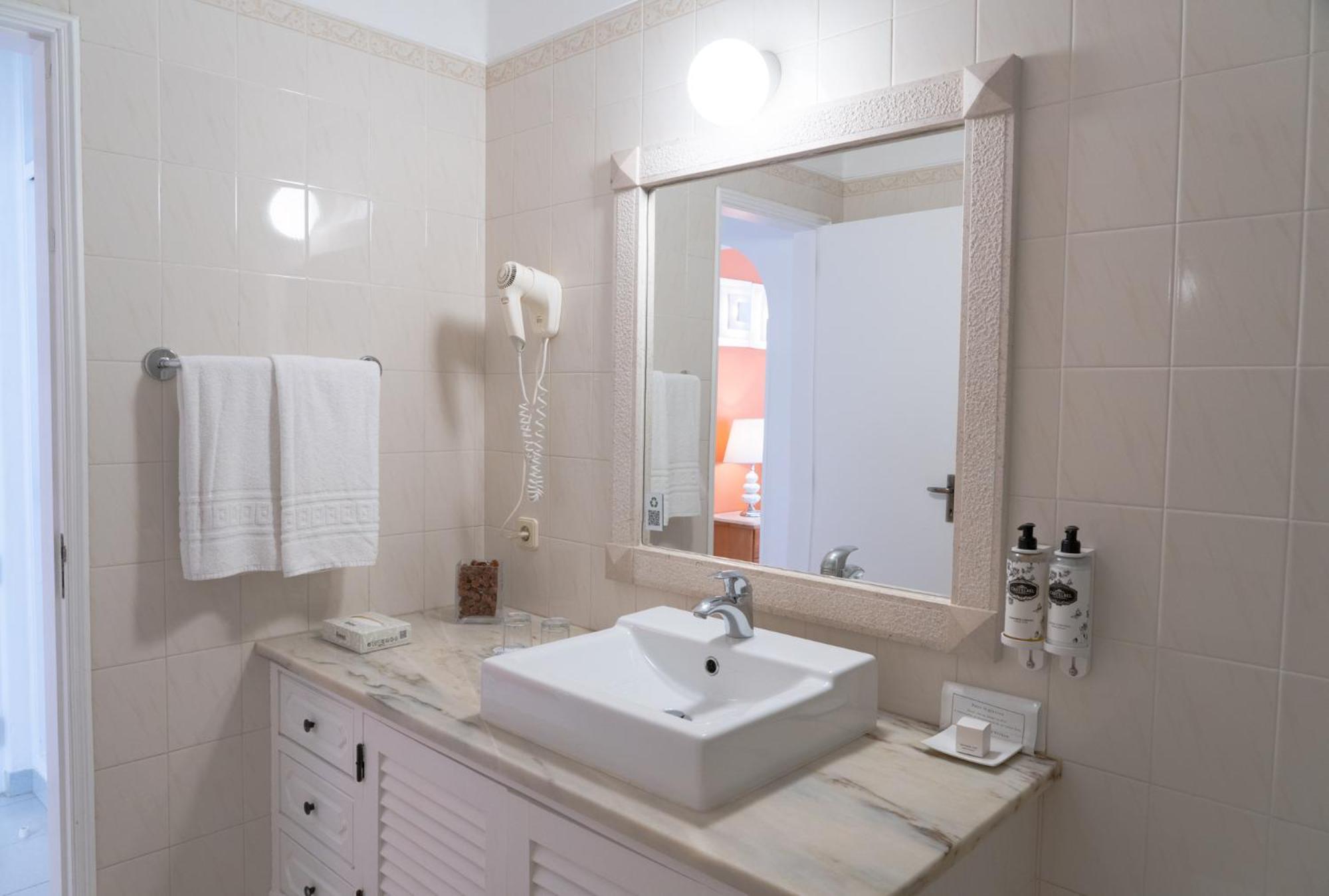 One-Bedroom Apartment,1644402117:JPEG