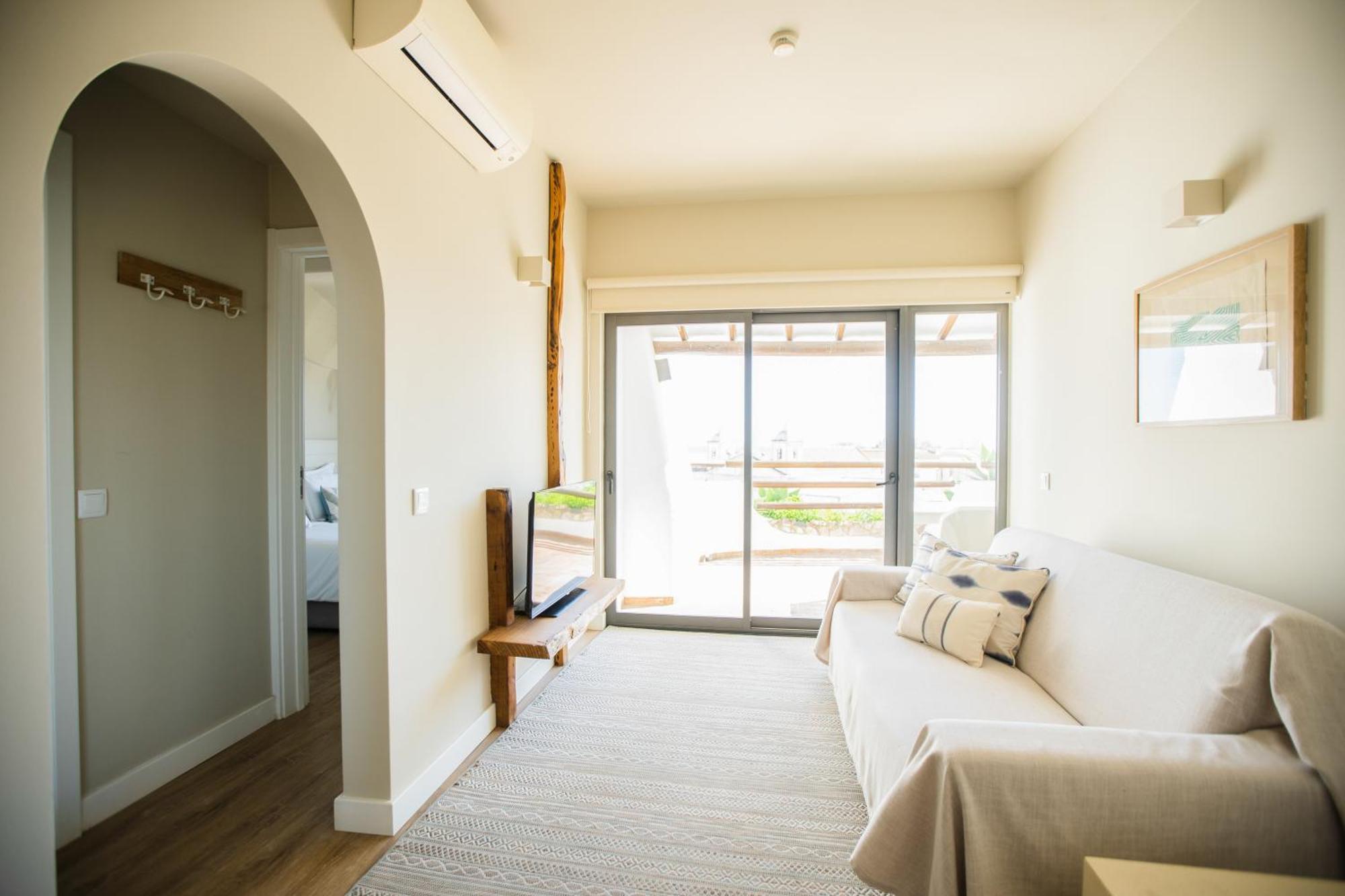 One-Bedroom Apartment Sea View