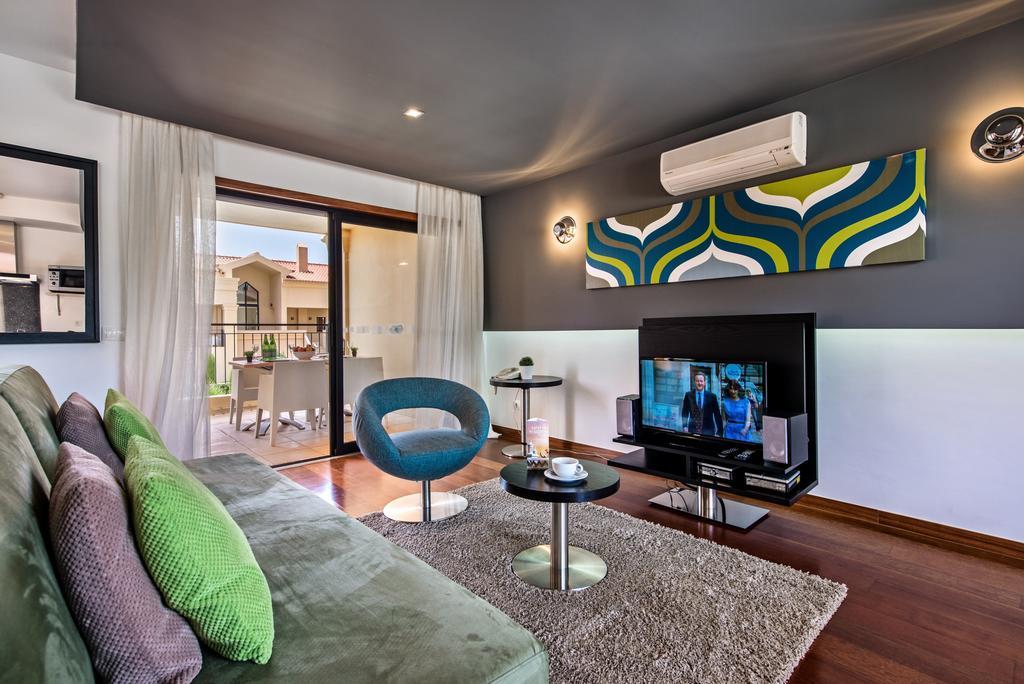 One-Bedroom Apartment Pool Side