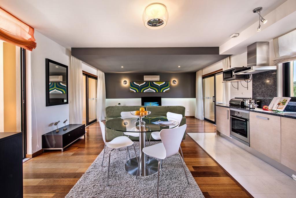 One-Bedroom Apartment Pool Side