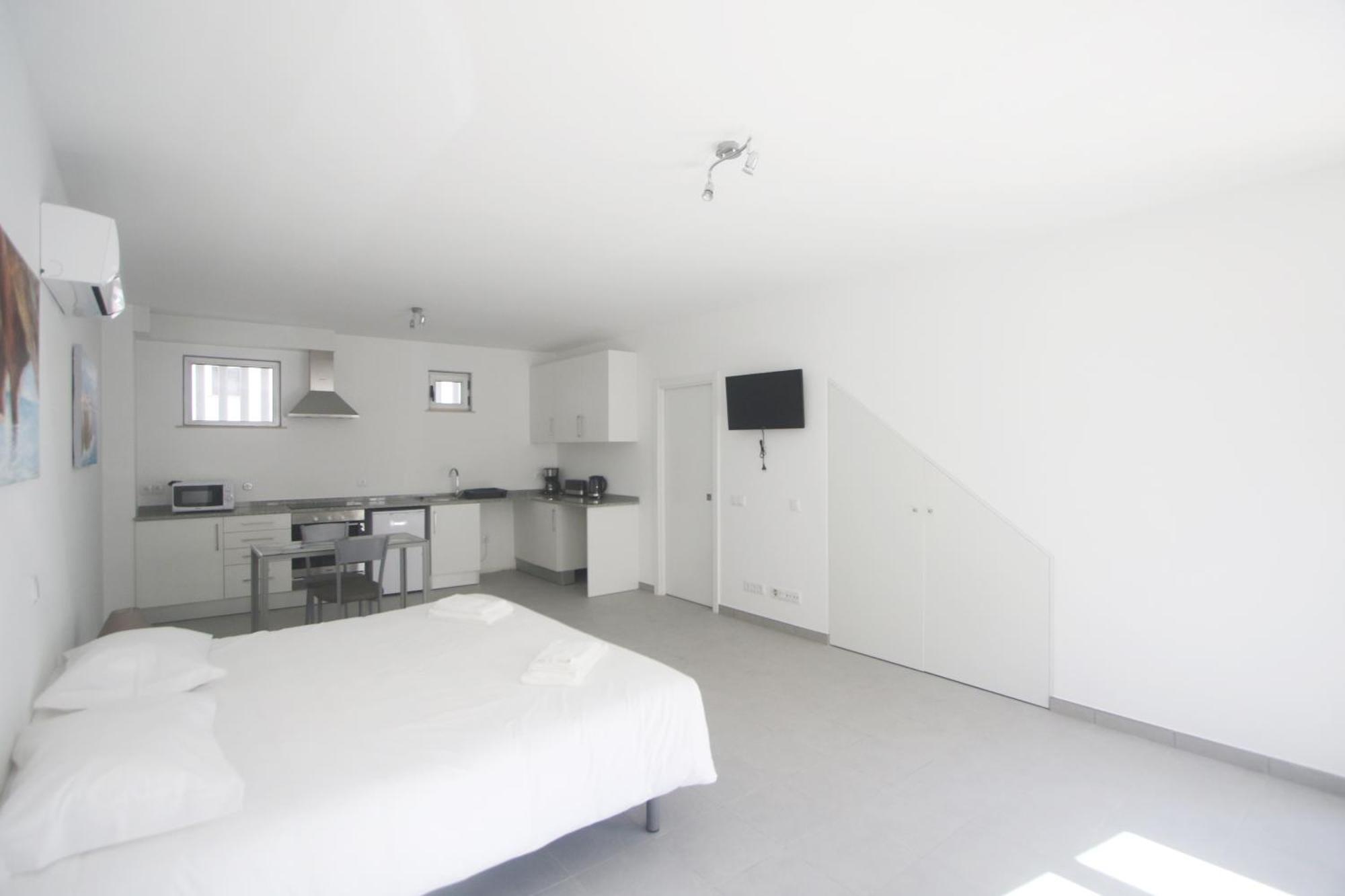 Double or Twin Room with Private Bathroom