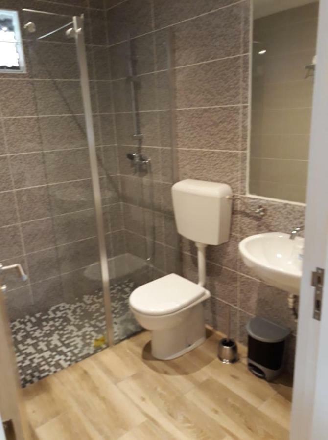 Deluxe Double Room Shower,854457134:JPEG