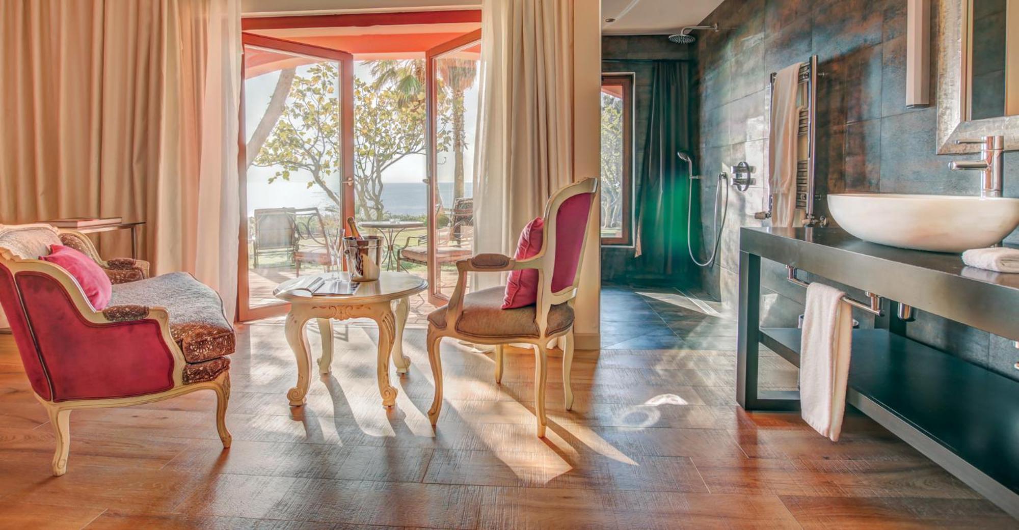 Deluxe Double Room with Parcial or Direct Sea View