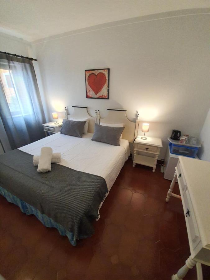 Economy Double Room Shared Exterior Bathroom,979794784:JPEG