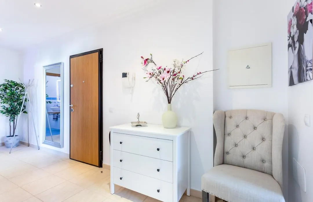 Sacha'S Sweet Home, Lovely 2 Bedroom Apartment, Walking Distance To Town, Beach And Marina-1