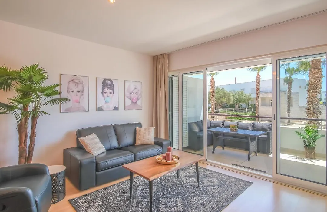 Lucky Star Marina Apartment, With Pool-1