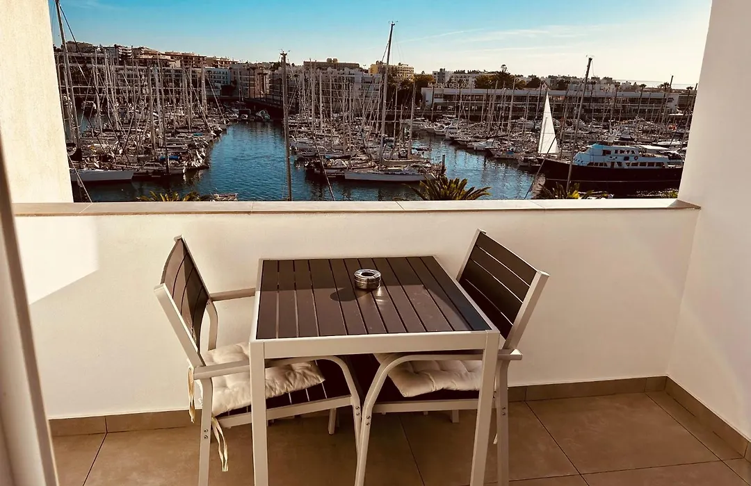 Studio Apt With Spectacular Views Of Lagos Marina-1