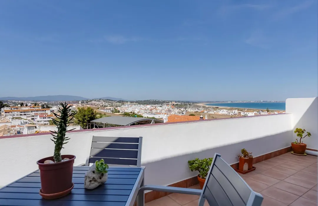 Panoramic Ocean View-Steps To Historic Centre And Beach-1