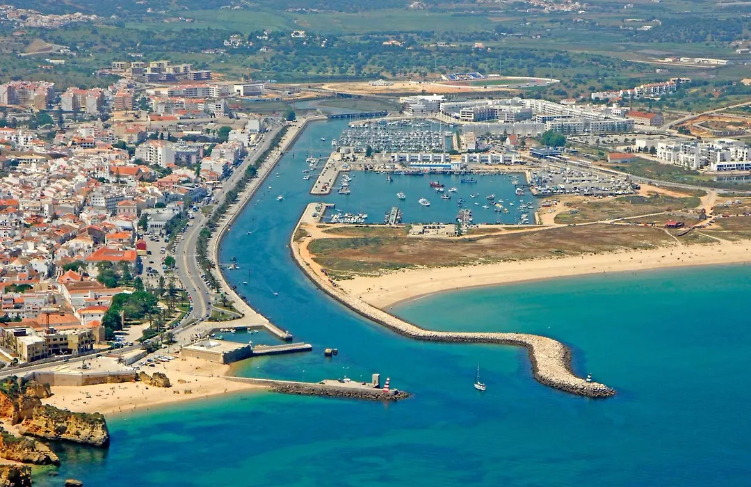 Lagos Marina View Apt On Main Avenue Near Beaches-1