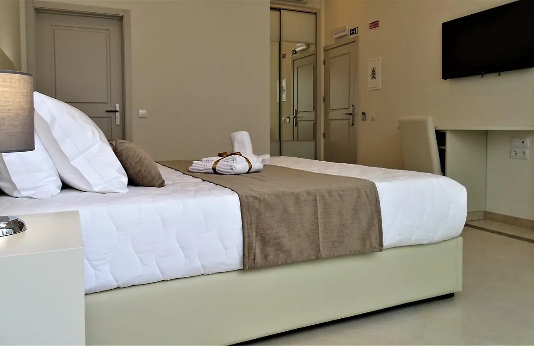 Bowen, Luxury Suites-1