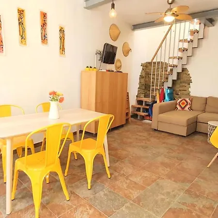 Lovelystay - Yellow Submarine House-3