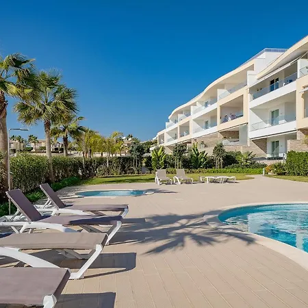 Luxury 2 Bed Apartment, Porto De Mos, 550M From Beach-3