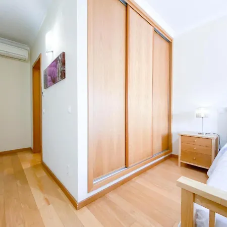 Casa Bruna - No Centro Da Cidade De Lagos Com Piscina, Ar Condicionado E Estacionamento-3