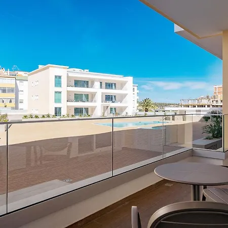 Ocean Breezes Deluxe Apartment-2