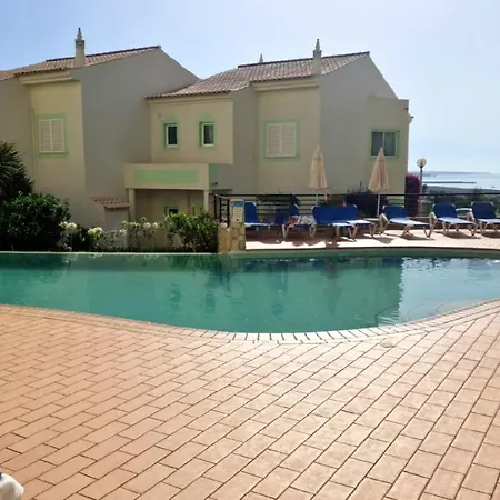 Spacious 3 Bedroom Apartment With Seaview-3