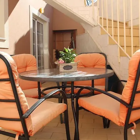 Casa Andreia, Close To Everything-2