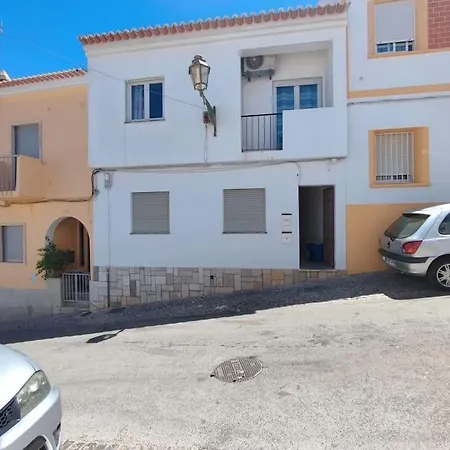 Lagos Old Town& 5 Min Beach With Ac& Bbq-2