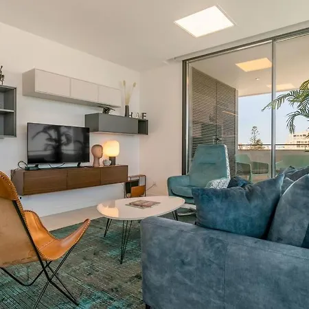 Amazing Central Apartment With Sea-View, Close To Beach With Pool, Sauna, Wifi And Private Parking-2
