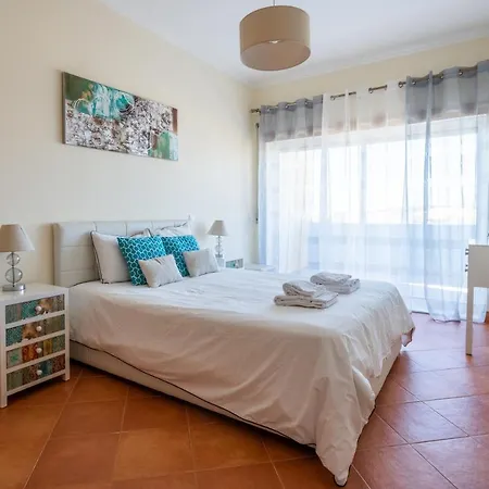 1 Bedroom Large Balcony Oceanview & Bbq In Meia Praia Lagos-3