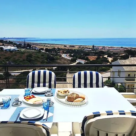 Spacious 3 Bedroom Apartment With Seaview-2