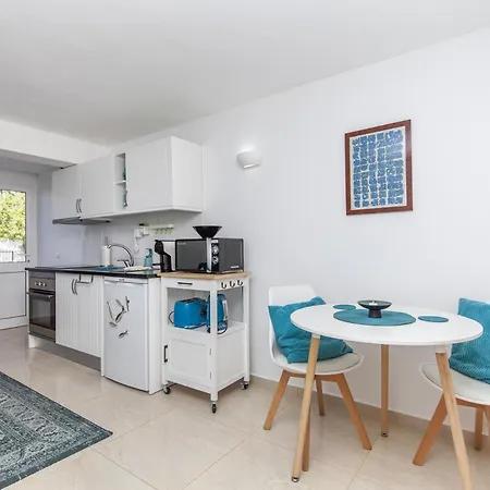 A19 - Tangerine Apartment In Lagos-3