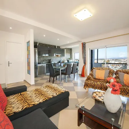B17 - The Stunning Seaview Apartment-3