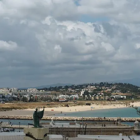Ema'S Beach And Nightlife House-2