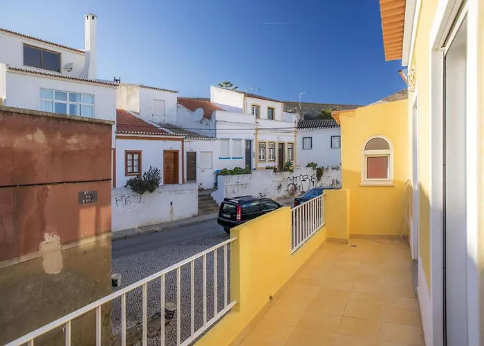 B34 - Central Townhouse In Lagos acceptant les animaux